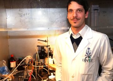 Researcher’s device is the first step towards spray-on solar cells