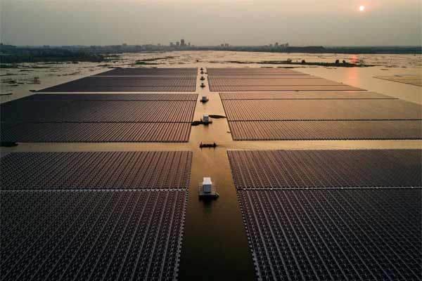 A-boat-navigates-the-Huainan-solar-farm