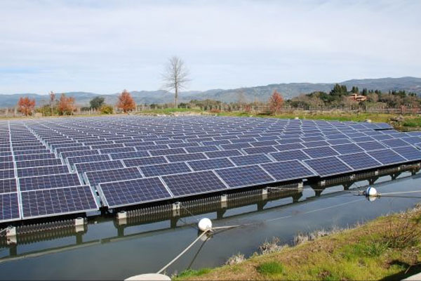 floatovoltaic-installation-at-Far-Niente-Winery-in-Oakville,-Calif.
