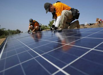 U.S solar workforce shrinks for the second straight year: Uncertainty over tariffs, state policy impacts are to blame