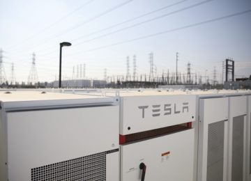 Tesla installed a record capacity of solar power and battery storage systems in 2021