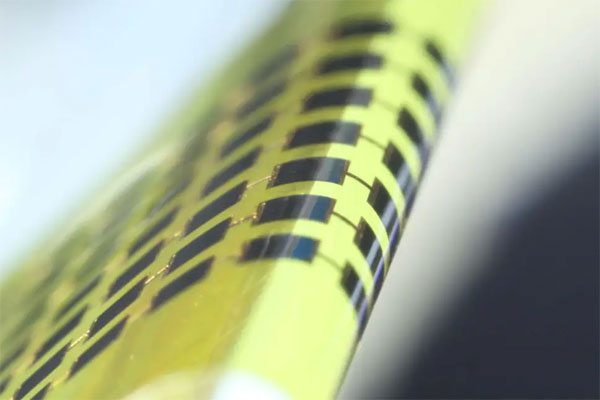 Ultra-thin-solar-cells-are-flexible