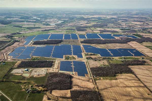 The-Grand-Renewable-Solar-Farm-in-Haldimand-County,