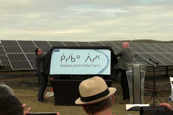 solar-farm-in-Edmonton's-river-valley