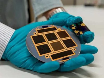 Lower-silicon-solar-cell-and-upper-perovskite-solar-cell-with-transparent-contacts