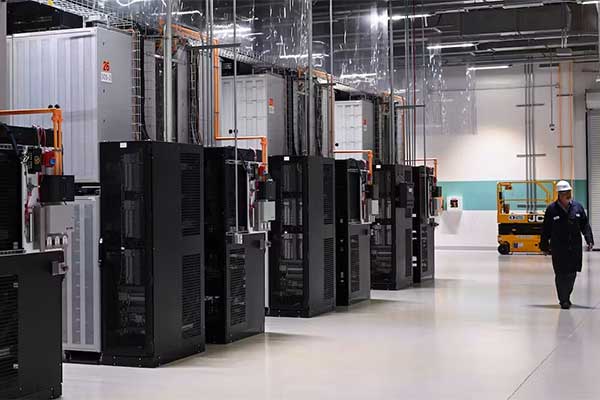 large-scale-battery-storage-system-in-Long-Beach,-Calif.,