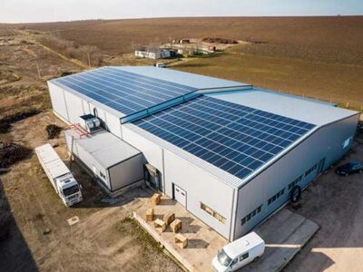 Aerial-view-of-solar-panels-on-roof-of-commercial-manufacturing-building
